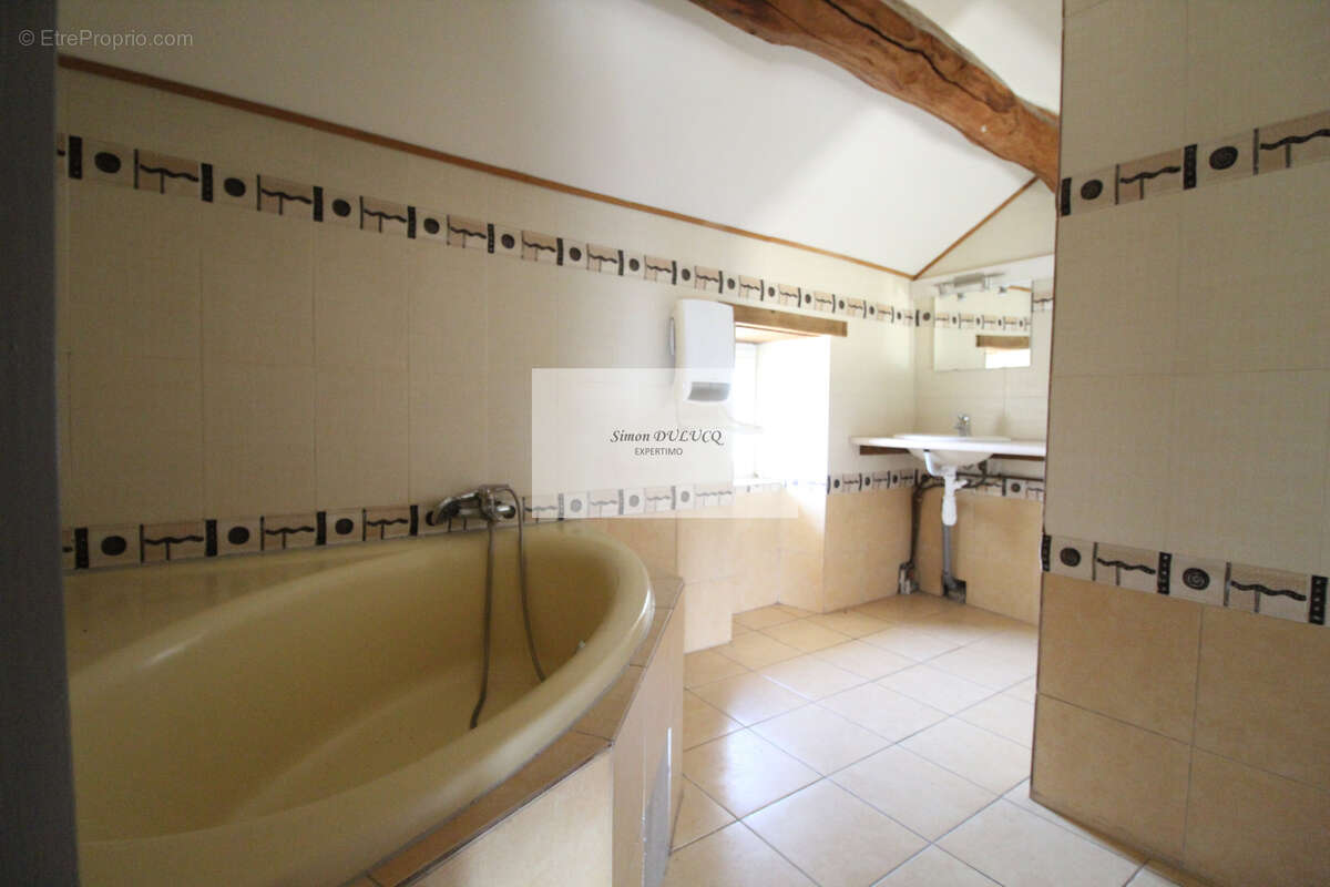 Maison 170 m2 scindee en 2 logements avec cour et cave - photo 11