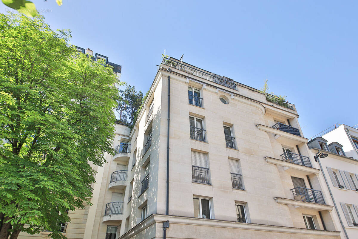 Appartement à PARIS-14E