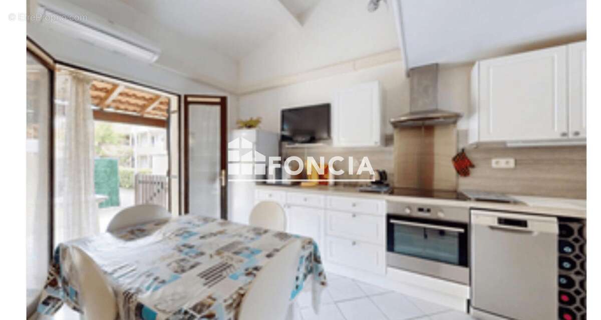 Superbe pavillon climatisé avec deux terrasses et cuisine d’été, vendu meublé dans une résidence avec piscine – idéal résidence  - photo 3