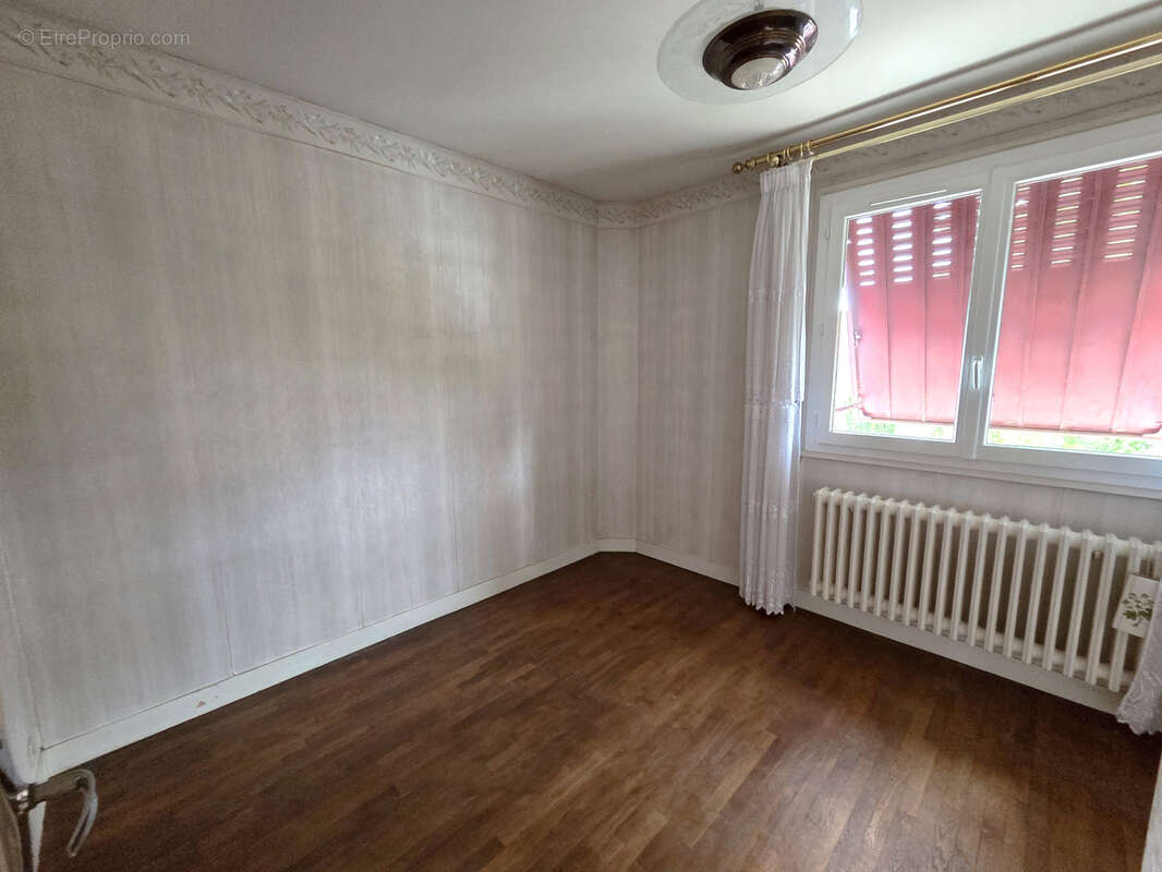 Maison à SAINTE-GENEVIEVE-DES-BOIS