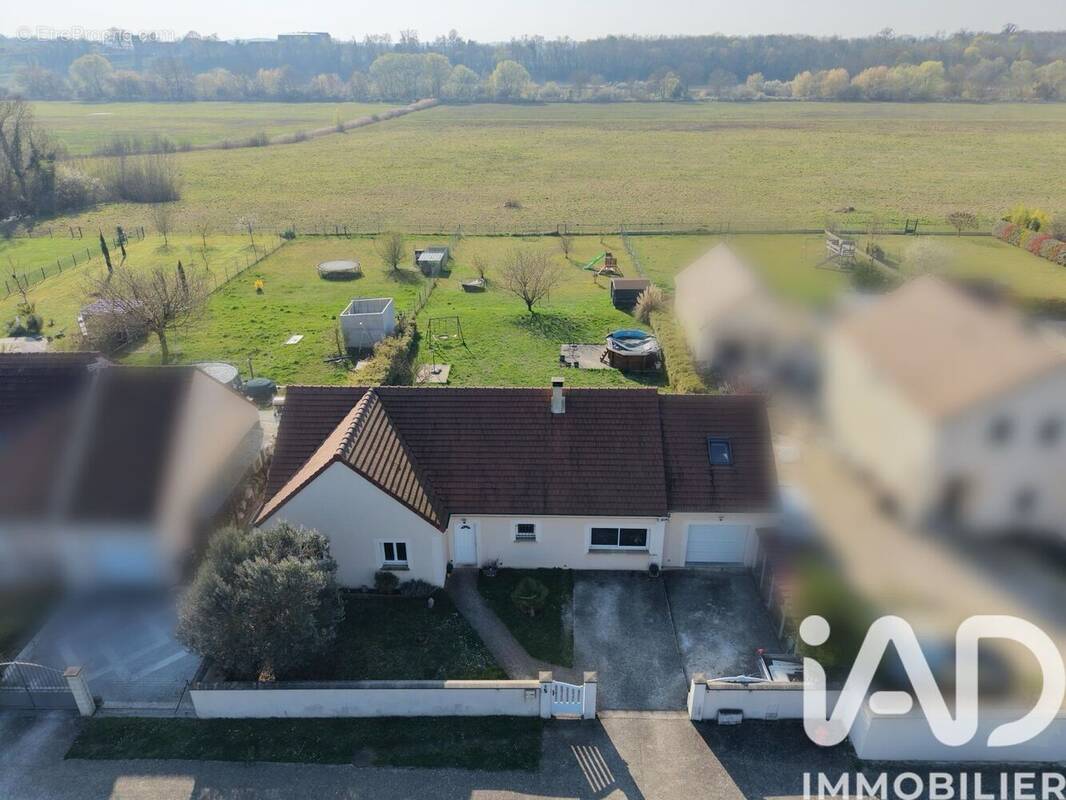 Photo 1 - Maison à ESBLY
