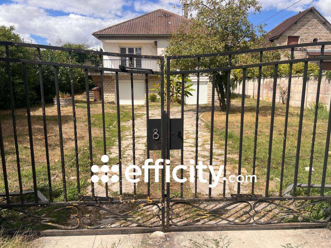 Maison 90 m² à La Riviere-De-Corps  - photo 21