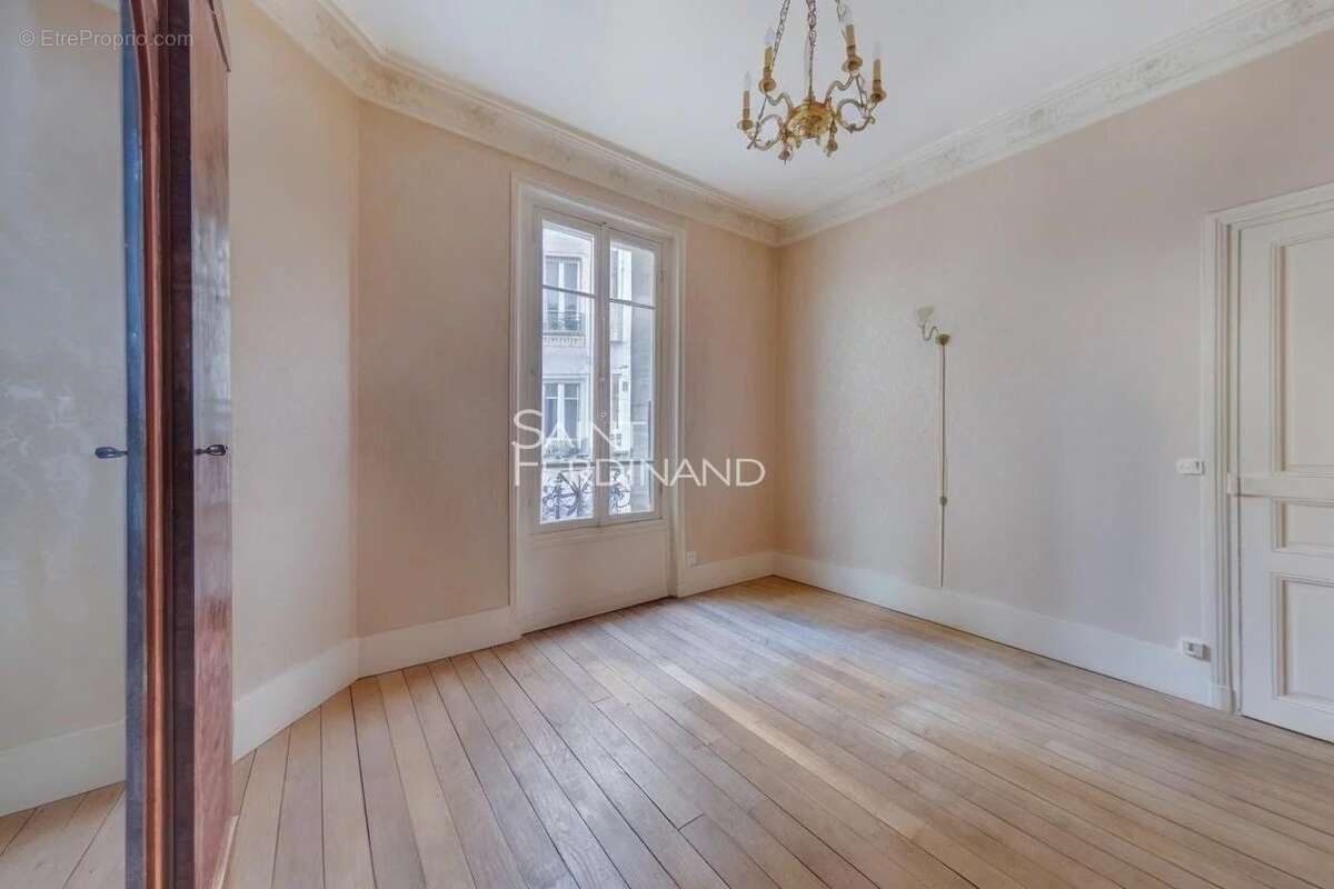 Appartement à NEUILLY-SUR-SEINE