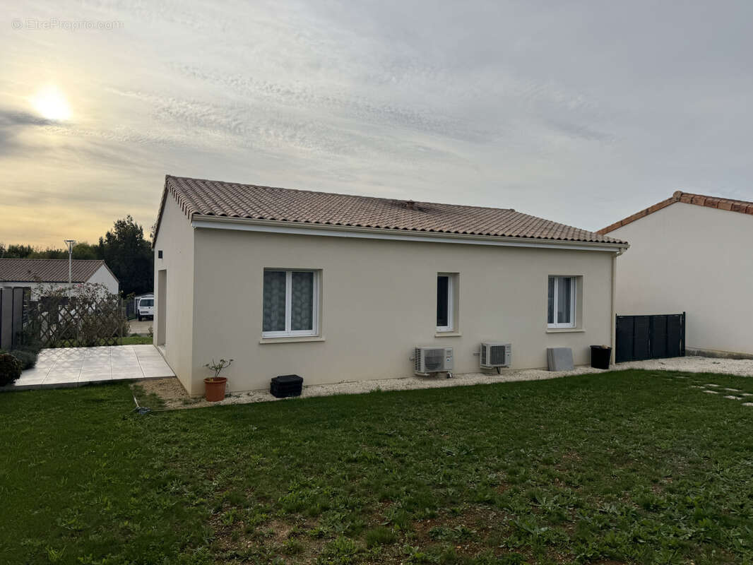 Maison à ROCHES-PREMARIE-ANDILLE