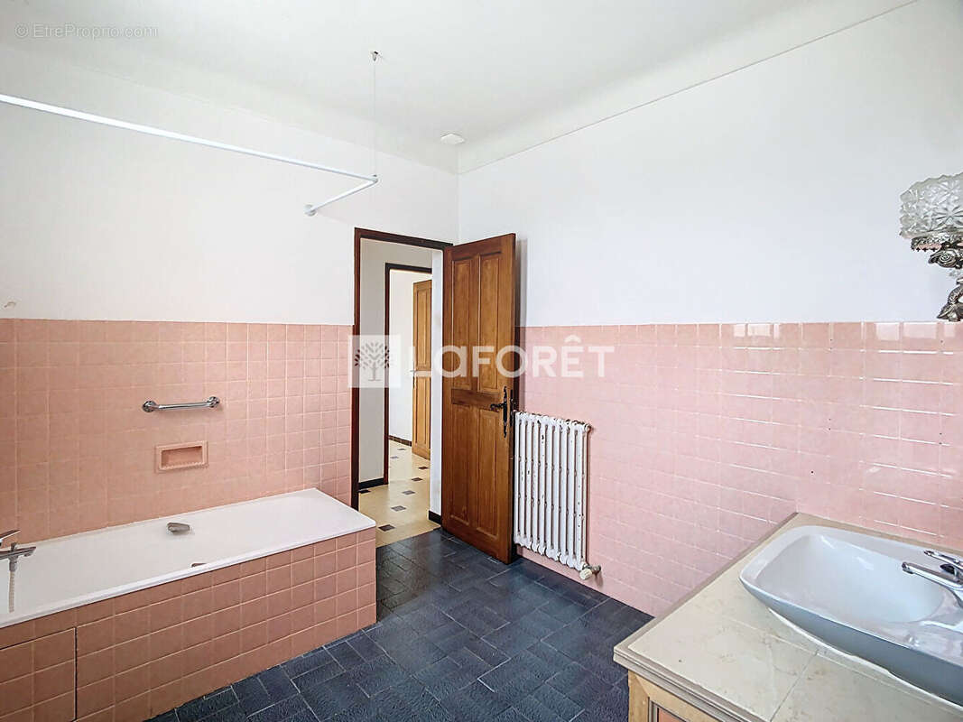 Maison à PERNES-LES-FONTAINES