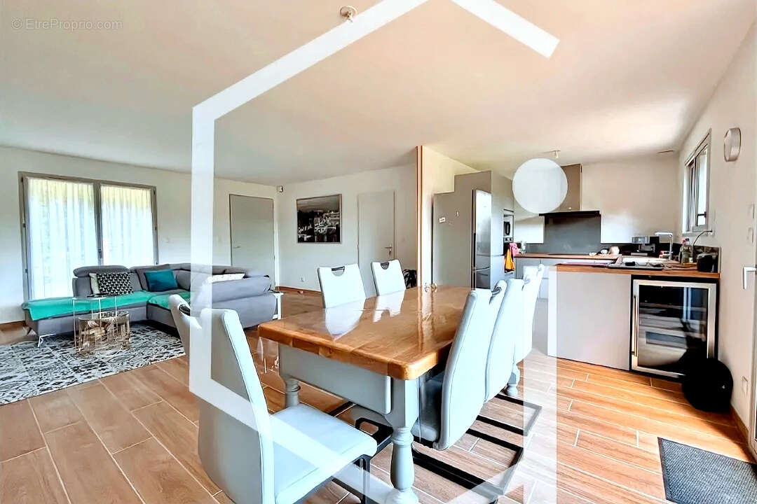 Maison à SAINT-AMAND-EN-PUISAYE