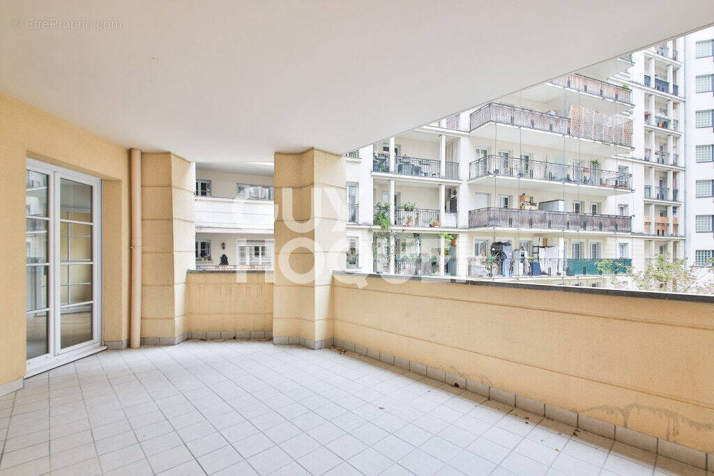 Appartement à COURBEVOIE