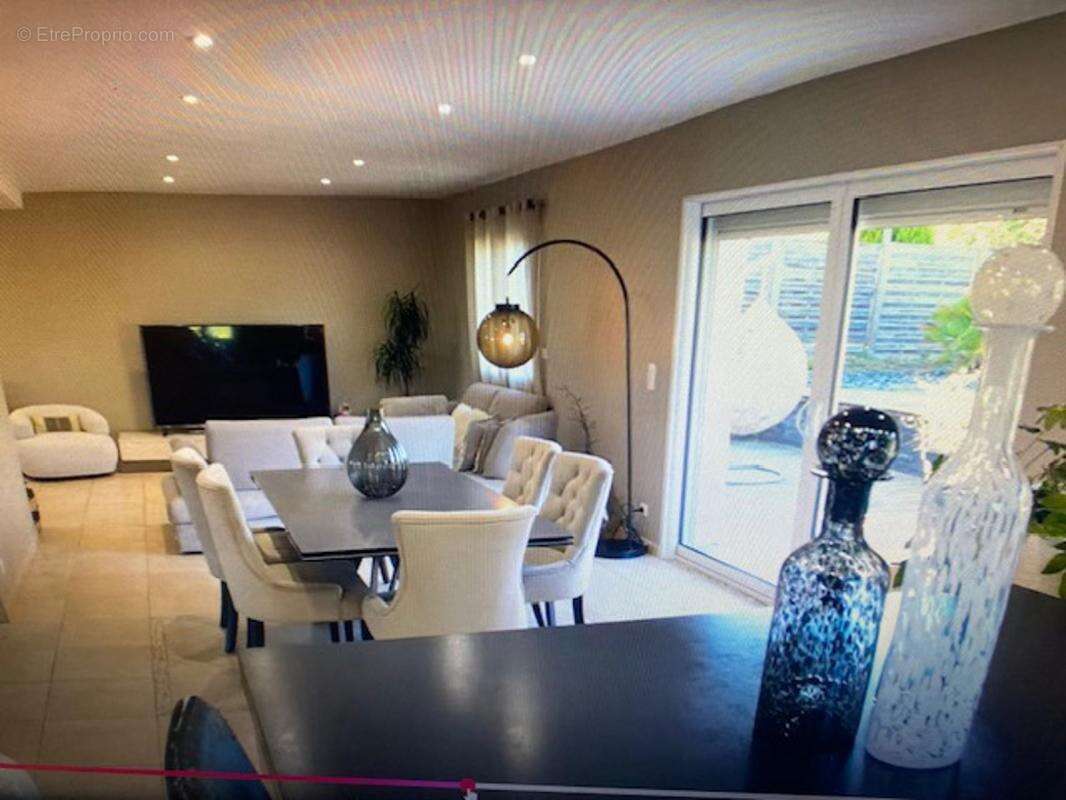 Maison à SAINT-PANTALEON-DE-LARCHE