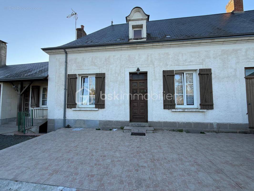 Maison à SAINT-VINCENT-DU-LOROUER
