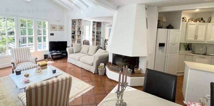 Maison à MONTFERRAT