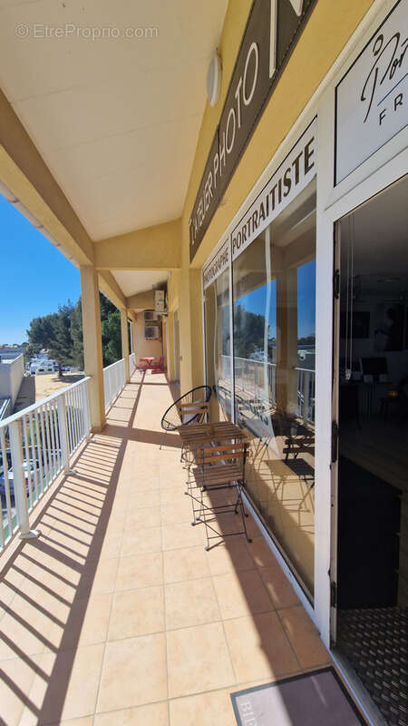 Commerce à SAINT-CYR-SUR-MER