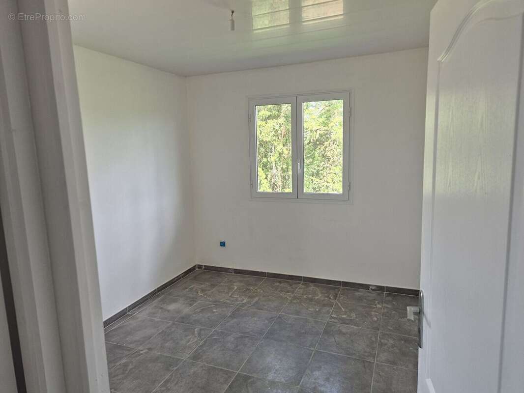 A vendre : Maison neuve 4 pièce(s) au Lamentin - photo 5