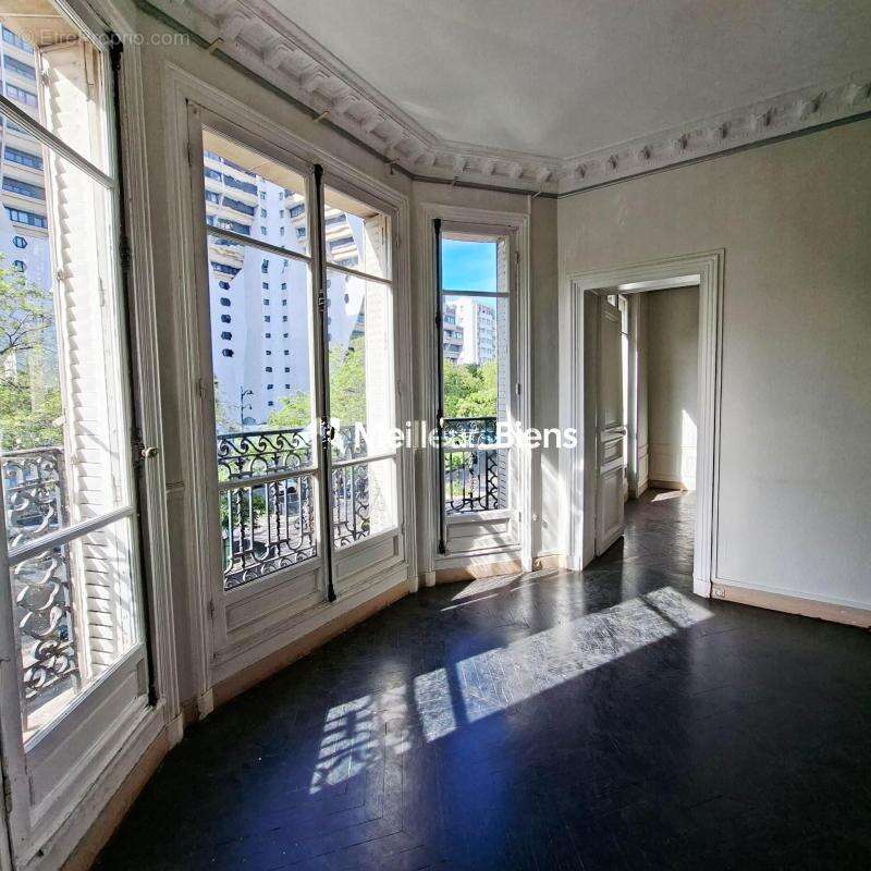 Appartement à PARIS-19E