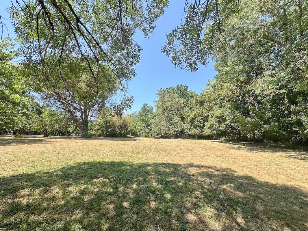 CASTELMAUROU, terrain viabilisé à bâtir de 1 404 m2 - photo 2