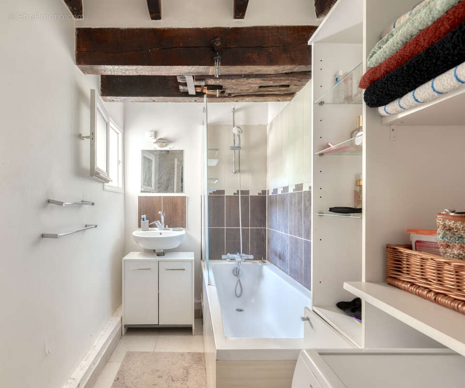 Appartement à PARIS-3E