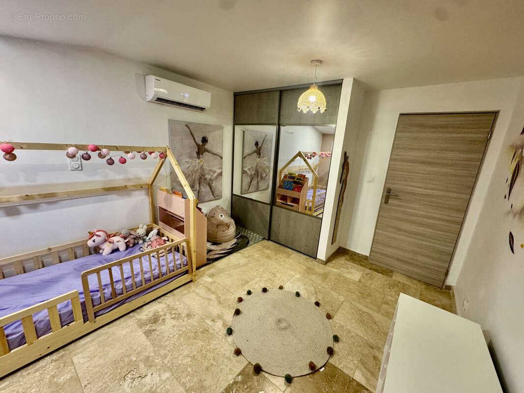 Maison à SUZE-LA-ROUSSE