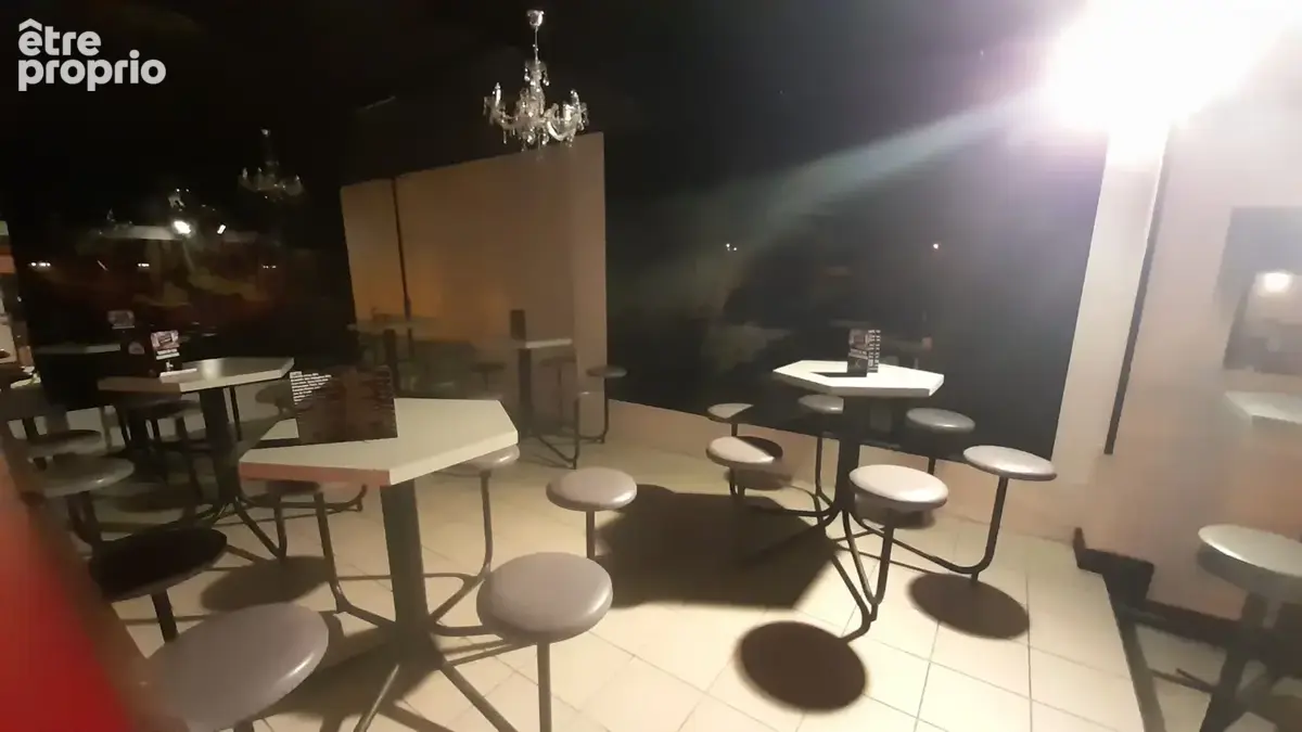 Commerce 460 m² à vendre à Saint-Leonard-De-Noblat (87400) - photo 3