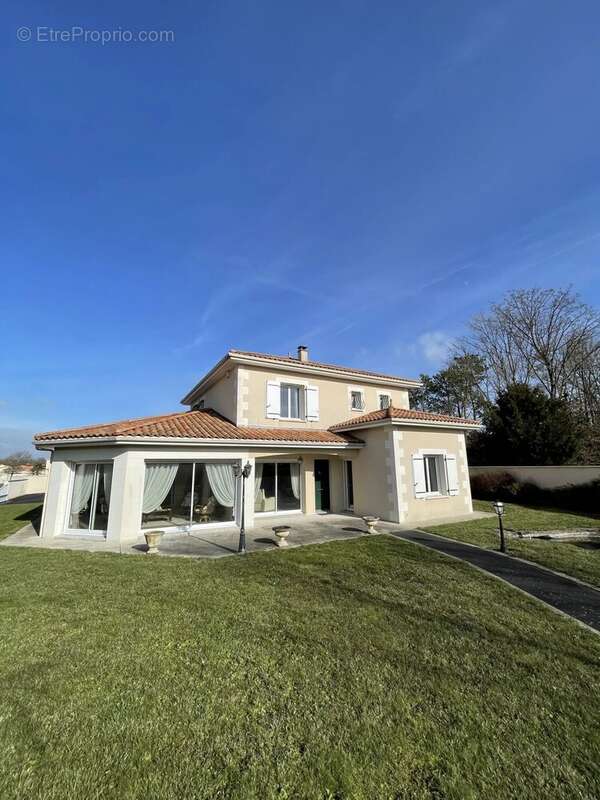 Maison à NEUVILLE-DE-POITOU