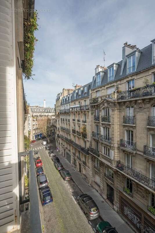 Appartement à PARIS-18E