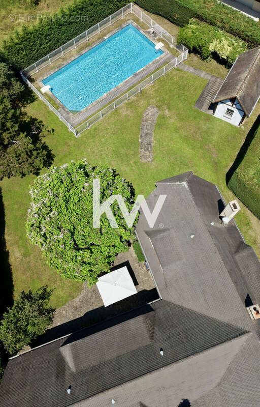 Maison 280 m² à Saint-Priest-En-Jarez  - photo 2