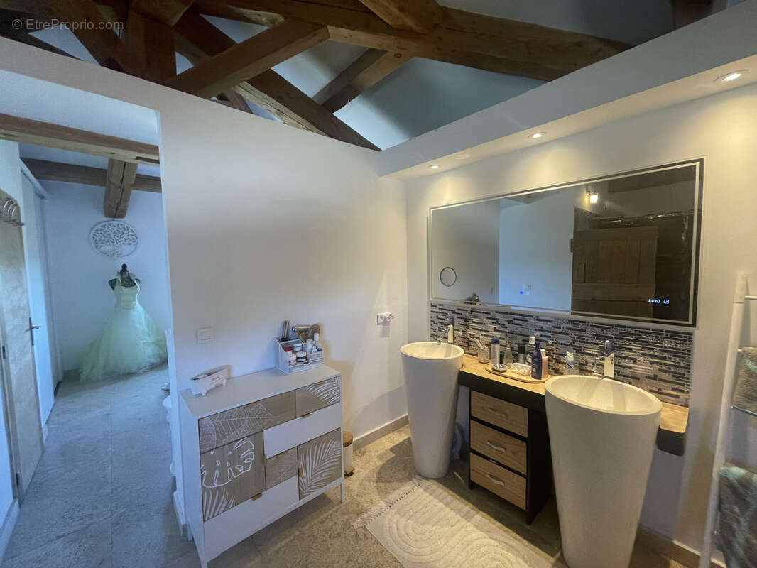 Maison à SAINTE-CECILE-LES-VIGNES