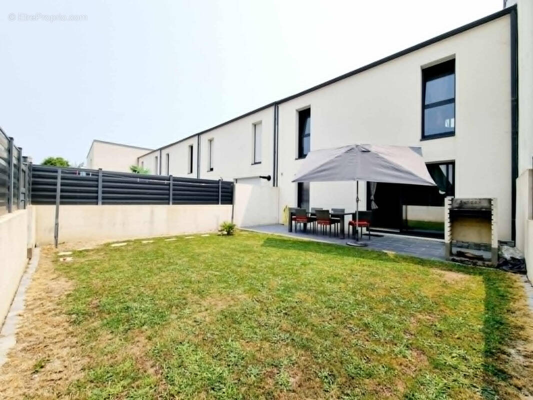 Maison à SAINTE-LUCE-SUR-LOIRE