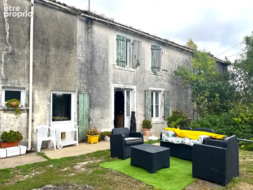 Maison sur Marans à rénover. - photo 2