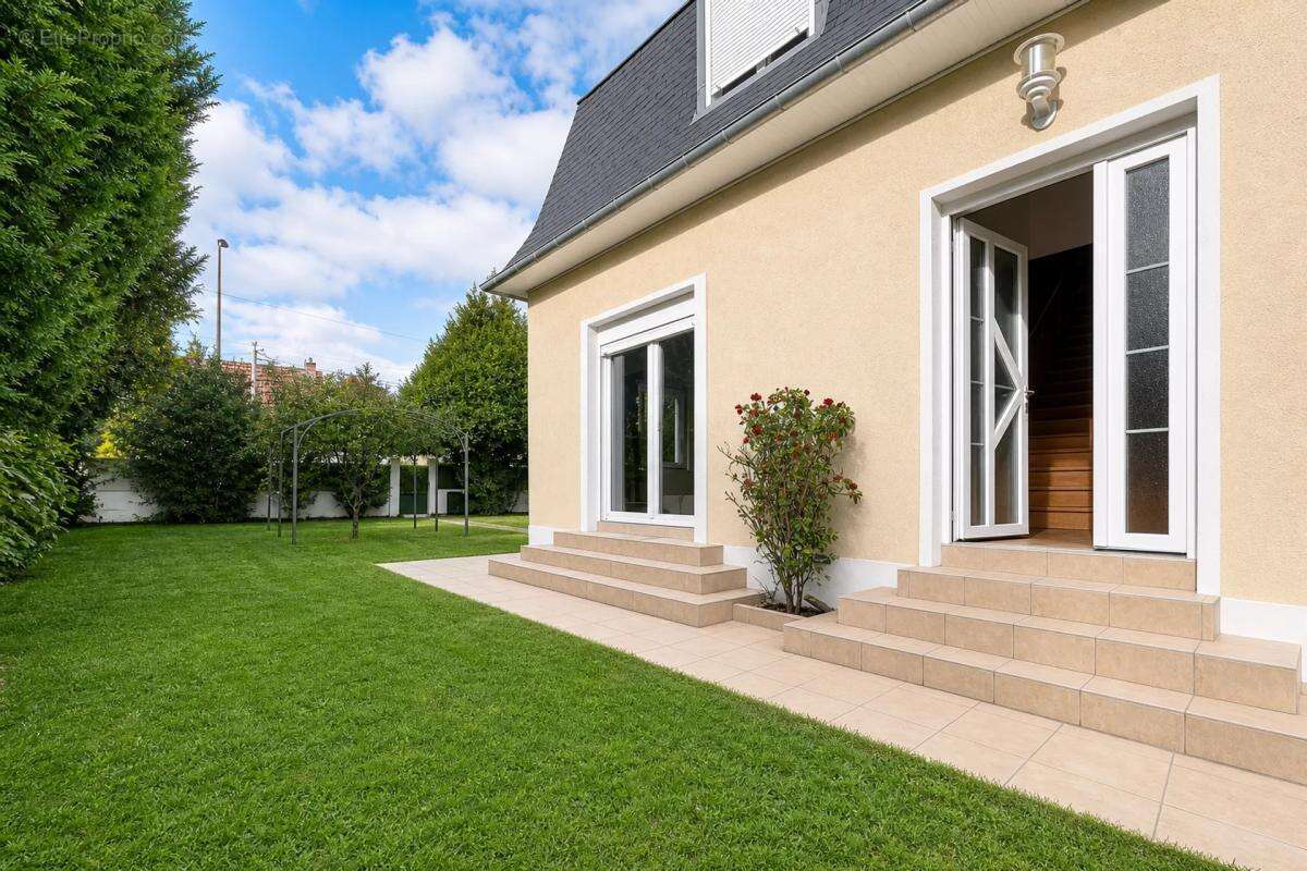 Maison à VAIRES-SUR-MARNE