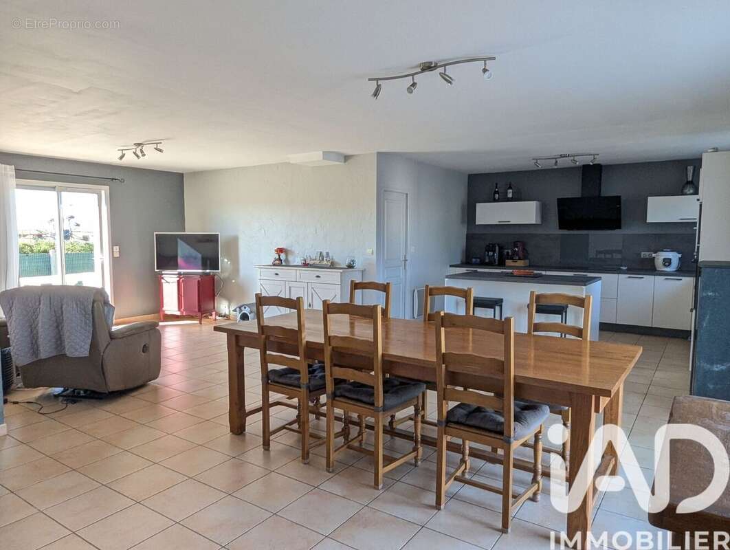 Maison 136 m² à Pas-De-Jeu  - photo 2