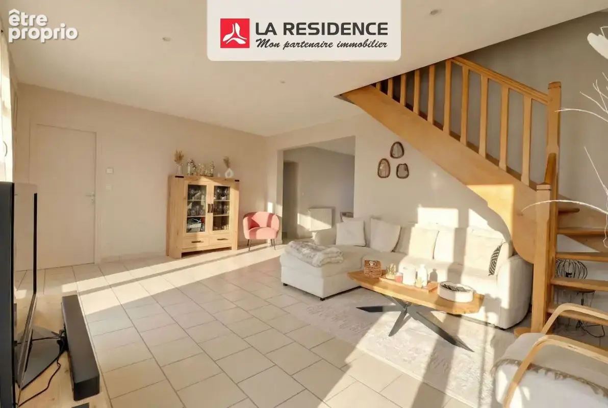 Maison 106 m² à La Chaussee-Saint-Victor  - photo 3