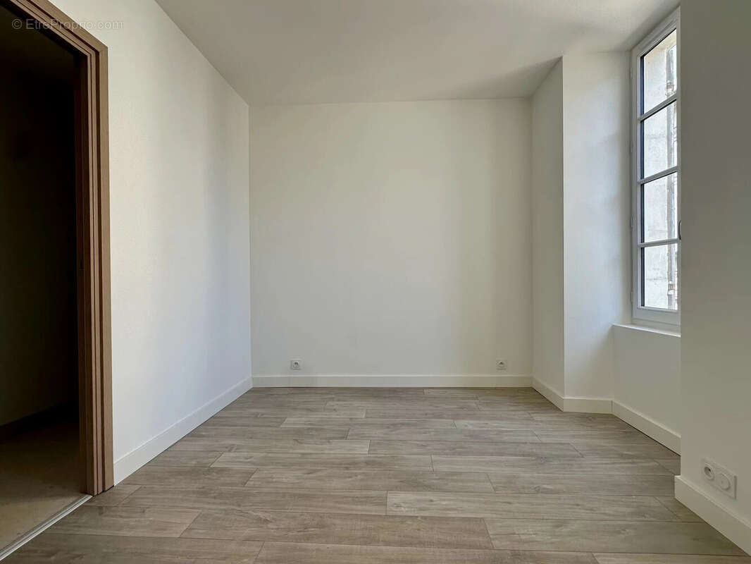 Appartement à SAINT-JEAN-D'ANGELY