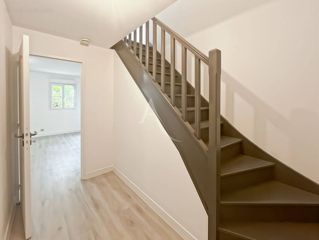 Maison à MOISSY-CRAMAYEL