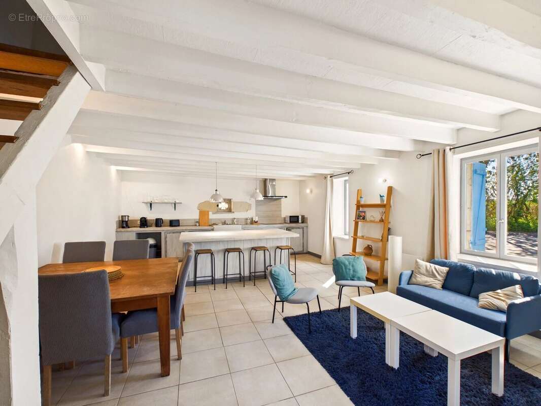 Maison à THURAGEAU