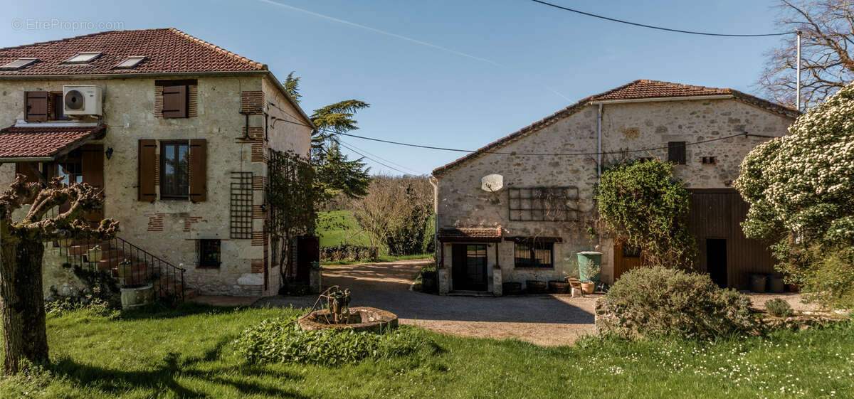 Maison à CASTELSAGRAT