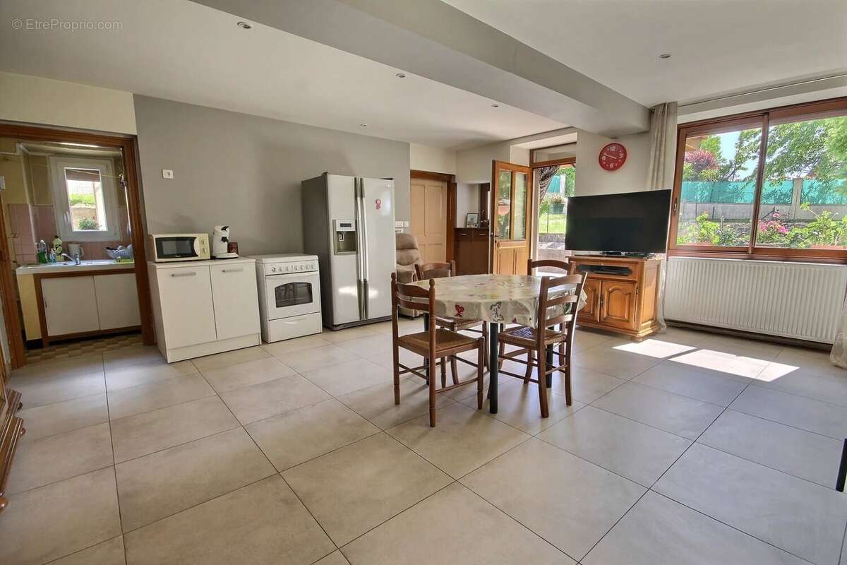 Maison à CHEVRIERES