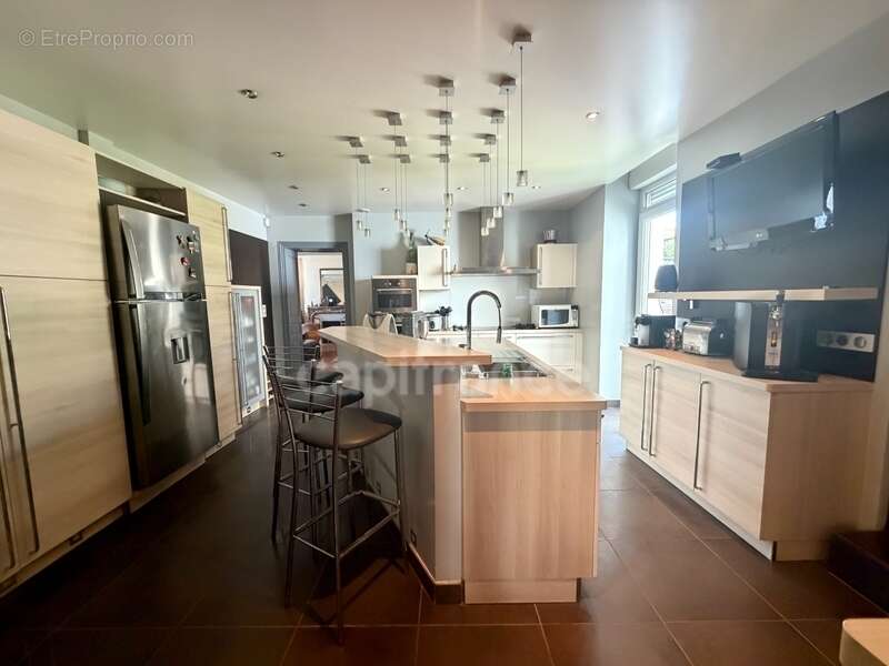 Maison à vendre 6 pièces ESCOLIVES SAINTE CAMILLE (89) de 211 M2 chambres Cave Dépendances  Terrain  Étang - photo 2