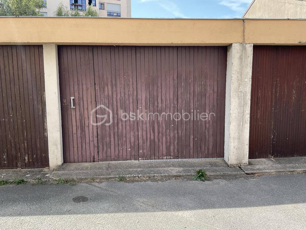 Parking à FRESNES