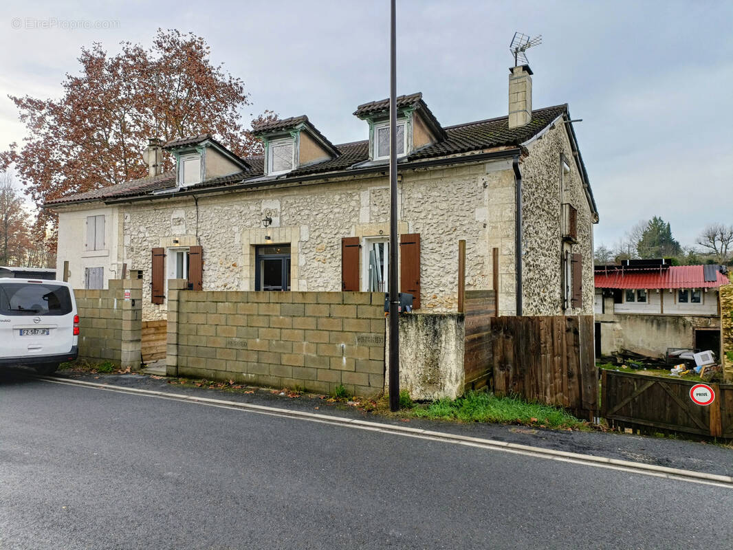 Maison à NEUVIC