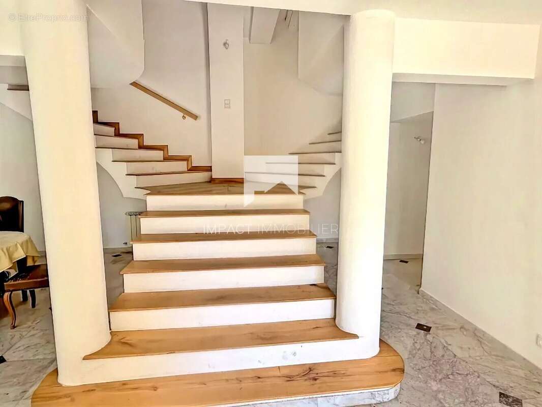 La Crau (83260) – Authentique bastide du XIXe siècle au cœur du village – Vente à terme possible - photo 3