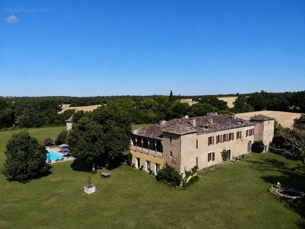 675 m² à Lectoure  - photo 2