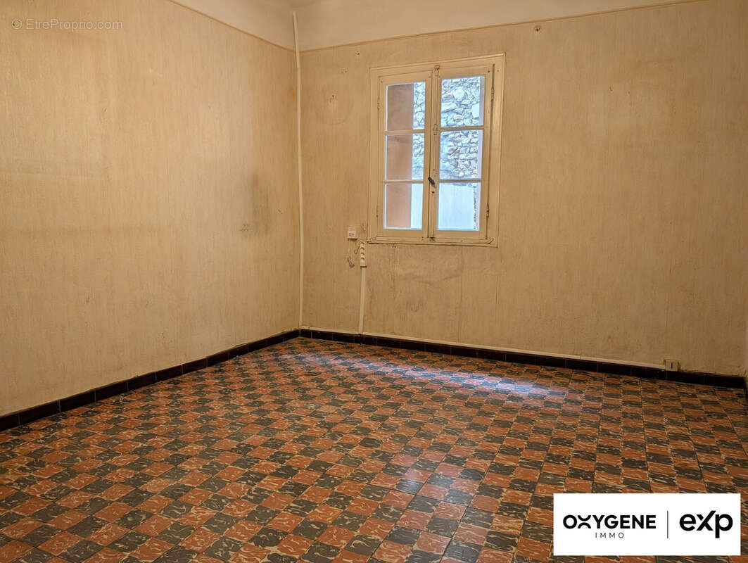 Maison à SAINT-LAURENT-DE-LA-SALANQUE