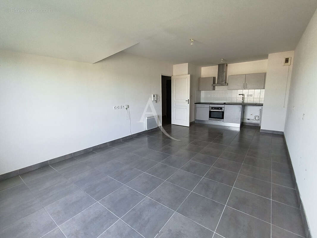 Appartement à COULAINES