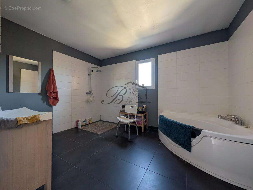Maison à MIRABEAU
