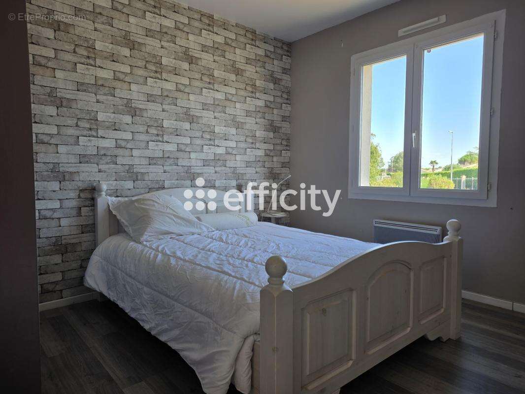 Maison 61 m² à Saint-Laurent-De-La-Pree  - photo 4