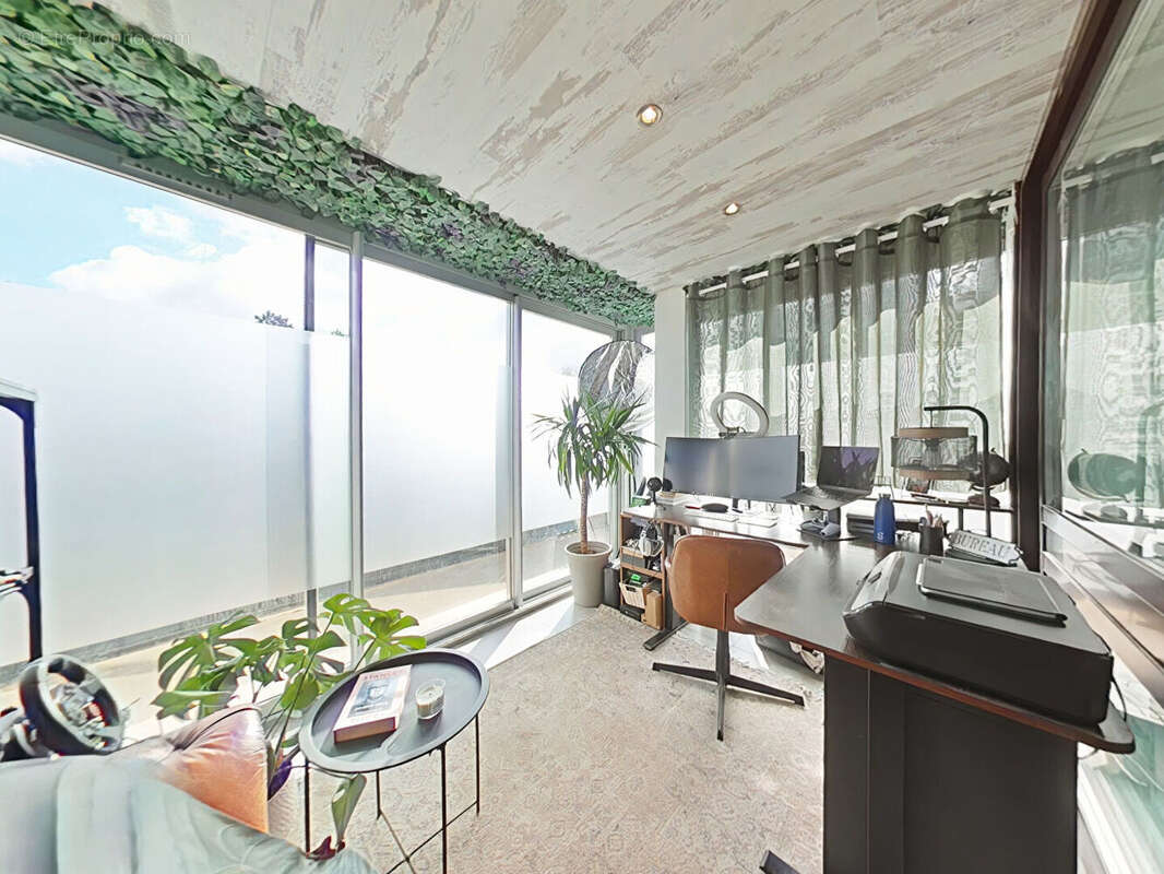 Appartement à FONTENAY-LE-FLEURY