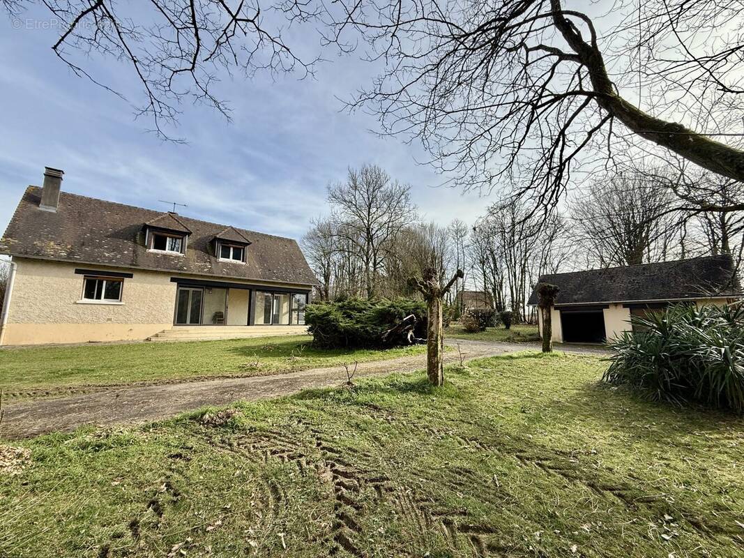 Maison à SAINT-PAUL-LA-ROCHE