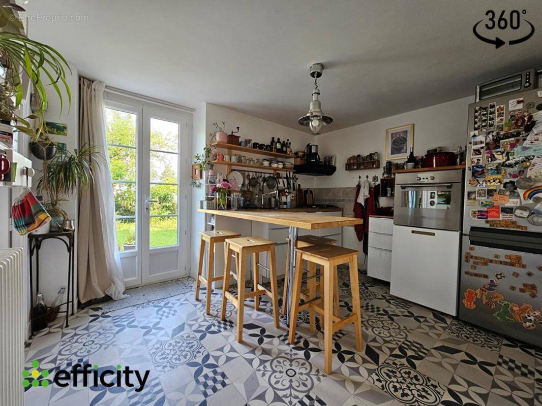 Maison à LA CHAPELLE-DES-FOUGERETZ