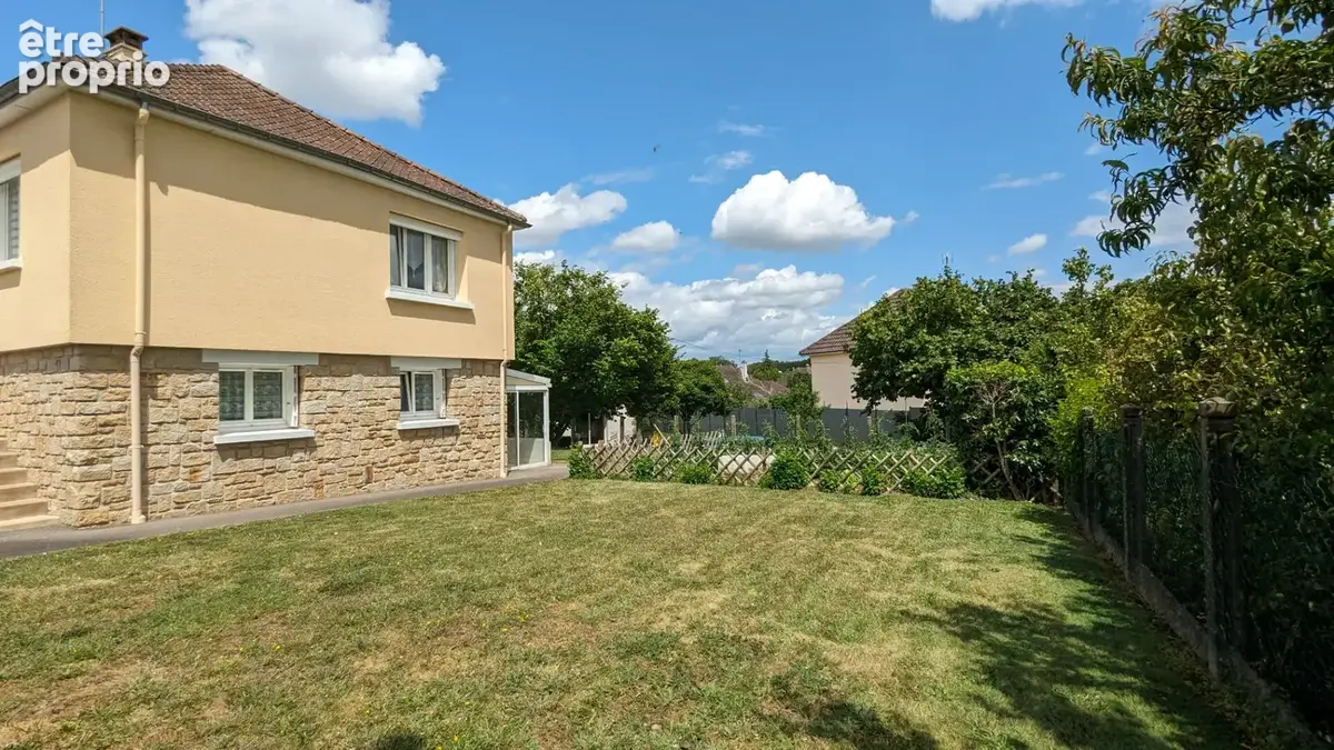 Achat-vente pavillon saint-berthevin type 7  proche centre - photo 1