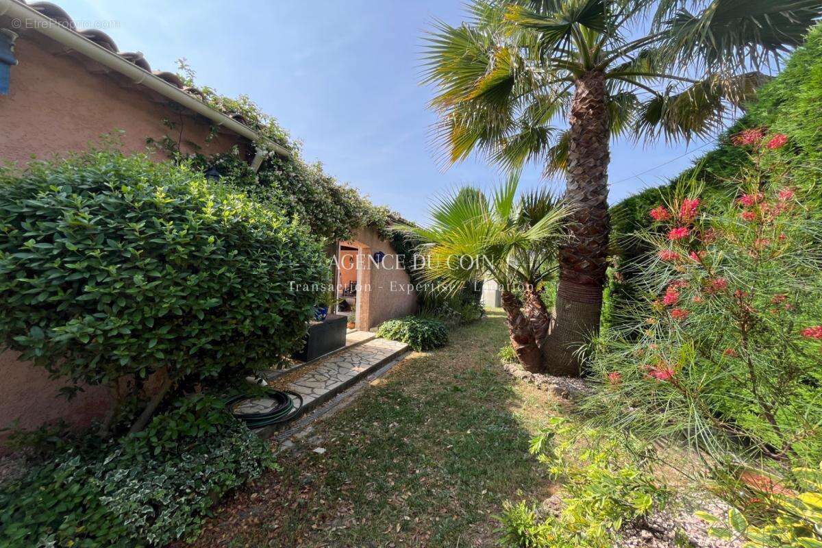 Maison à LE MUY
