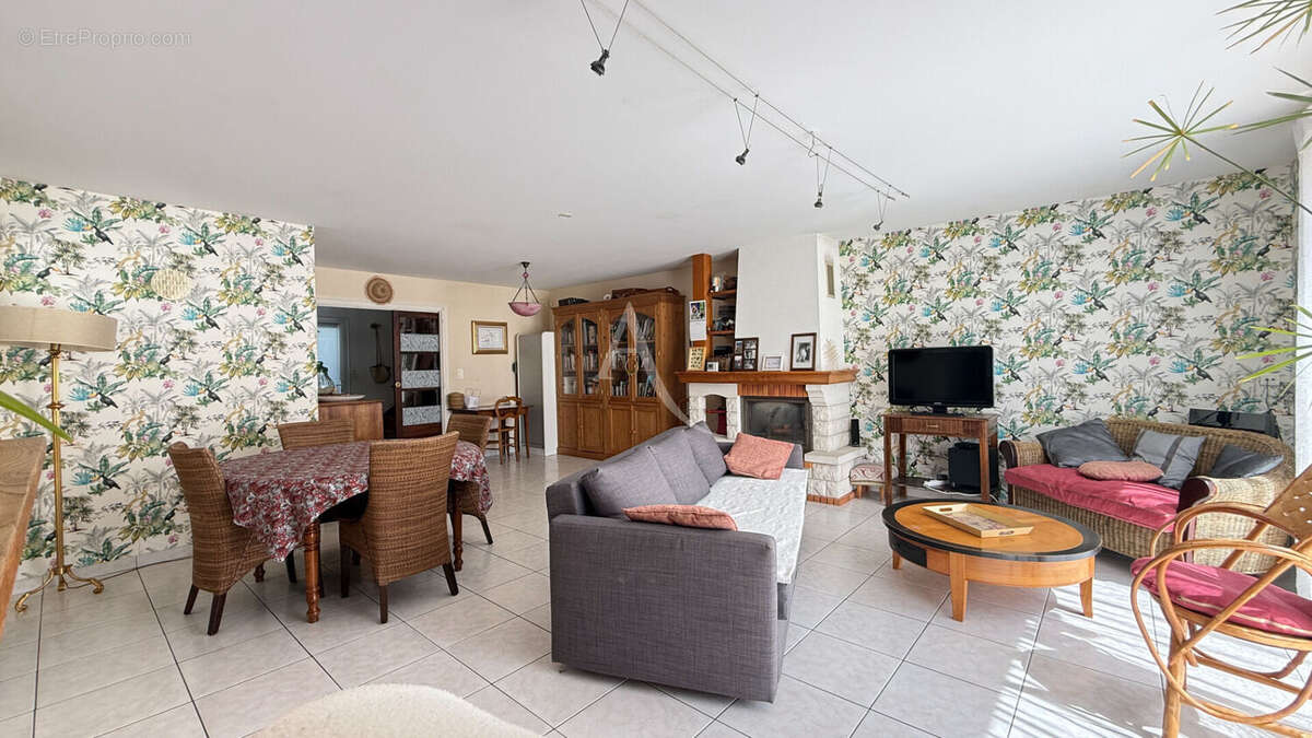 Maison à La Roche-sur-Yon - quartier de la Gare - photo 2